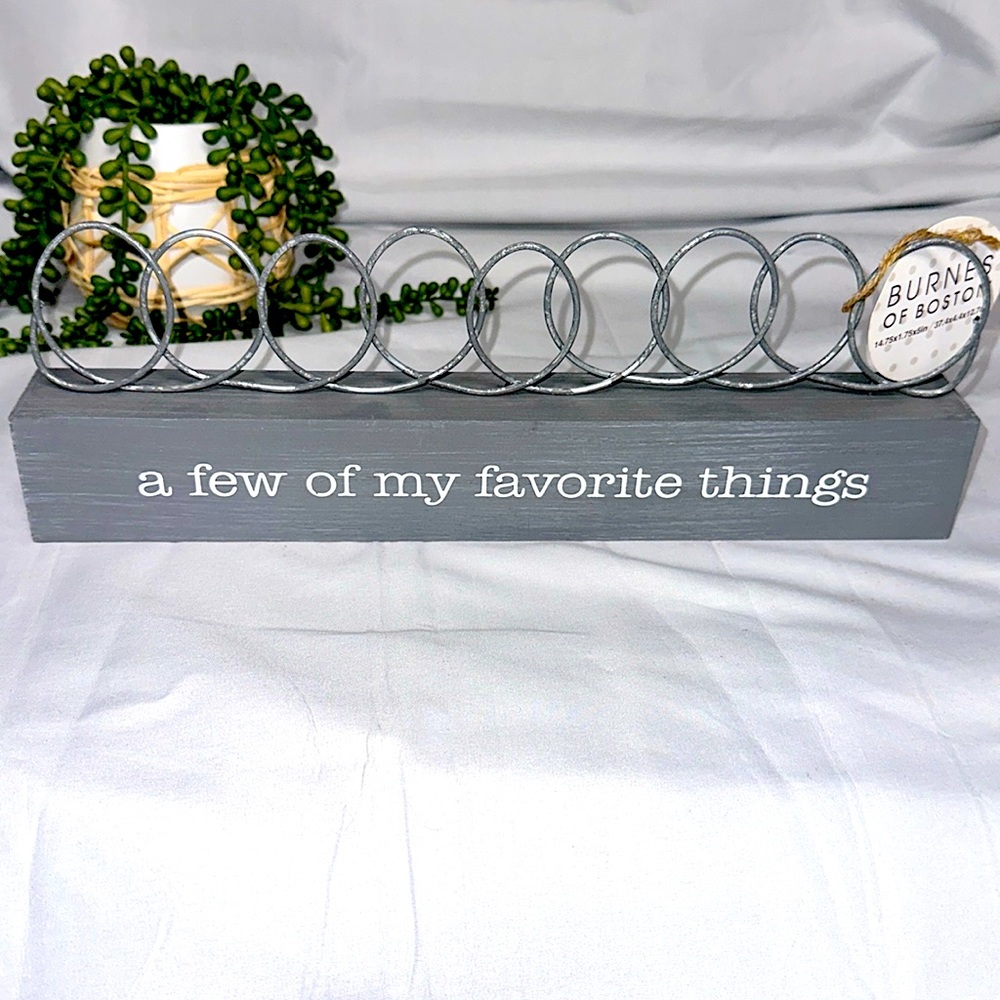 *NWT Picture holder